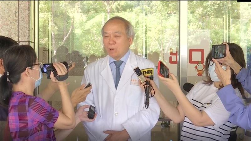 司機變內鬼!換肝之父甩陰霾救女嬰