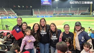 中信二軍墨西哥比賽！場邊台灣國旗飄揚