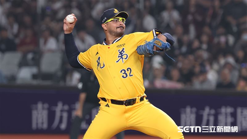 中職開幕戰開打 羅戈用5球解決桃猿前3棒