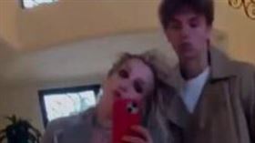 周邊的人曝布蘭妮其實承受相當大的壓力。（圖／翻攝自IG @britneyspears）