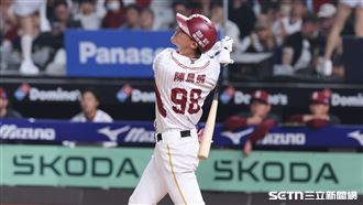 陳晨威首局開轟　大巨蛋跨場連2打席炸裂