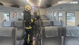 新北女乘客搭乘新自強號時，隨身包包內的行動電源無故自燃。（圖／翻攝畫面）