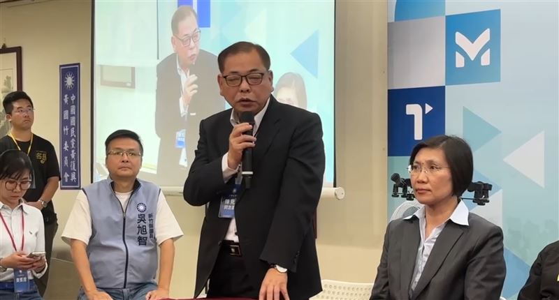 陳見賢黨內初選敗選,只說一句「國民黨加油,新竹縣加油」。(圖/記者羅欣怡攝影)