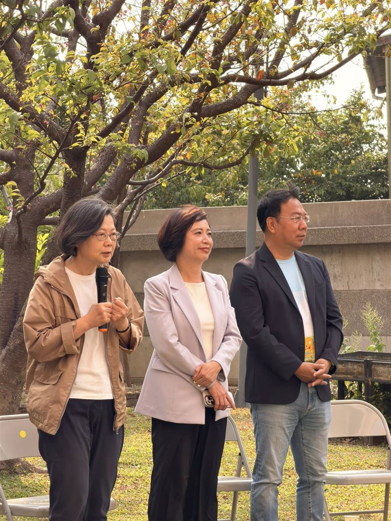 蔡英文重返台中豐原「德川家康」社區，笑談2貓2狗家庭地位。（圖／翻攝自Threads @stacy_huang_）