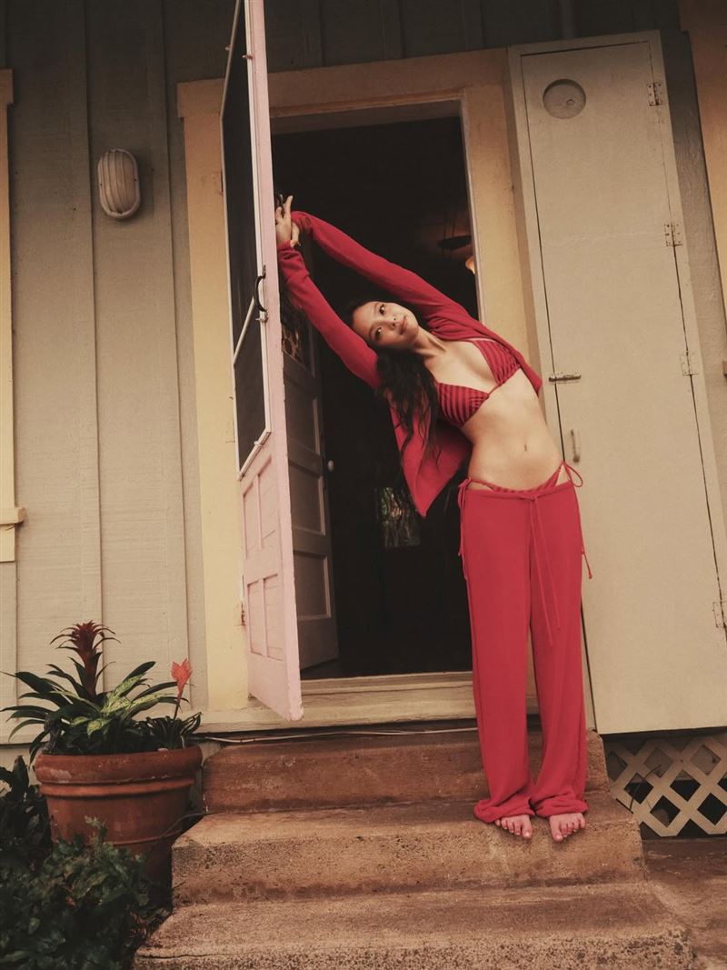 BLACKPINK成員Jennie和泳裝品牌推出聯名系列,更親自參與設計。(圖/翻攝自IG @jennierubyjane)