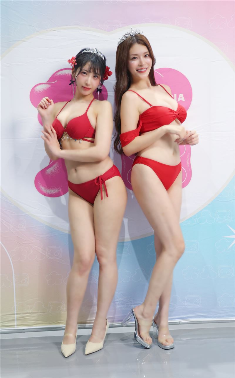 夏目響與橘瑪麗脫下學士袍大曬魔鬼好身材，成為引退前最後一脫。（圖／攝影龐文宏提供）