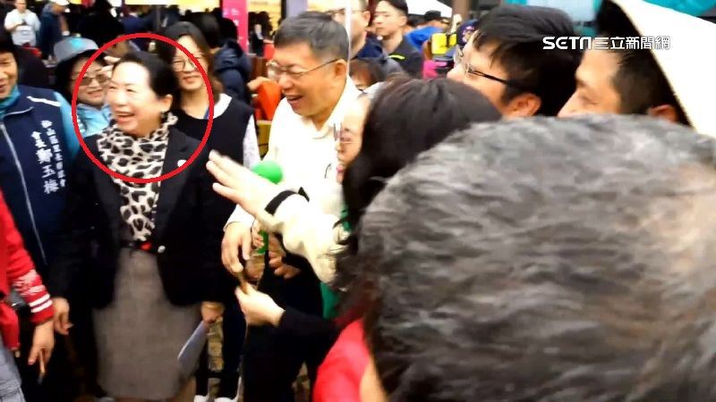 柯文哲日前表示從未見過徐春鶯,卻被翻出過去同台畫面。(圖/資料照)