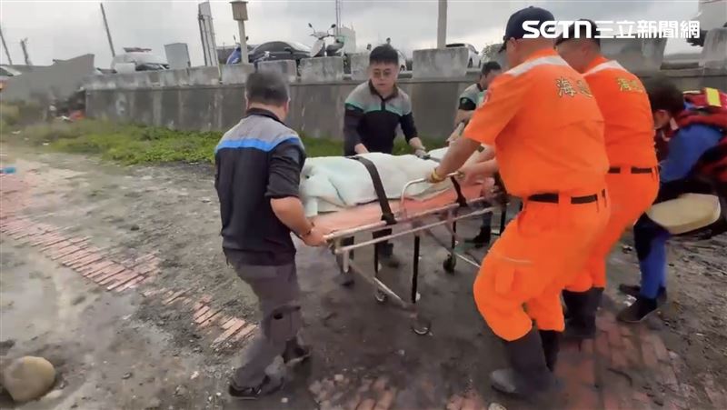 王功大排女子落水命危 海巡CPR成功救回