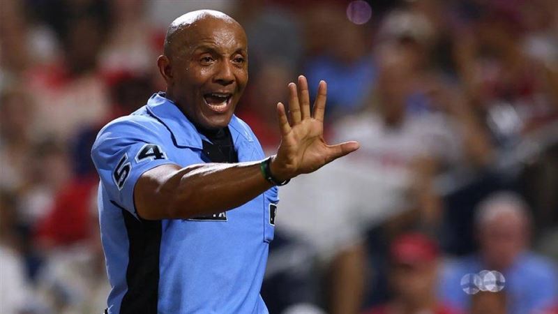 MLB爭議主審巴克諾（C.B.Bucknor）。（圖／翻攝自X平台 @PhilsTailgate）