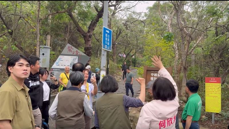 小英變身「登山界網紅」!何欣純驚這一點