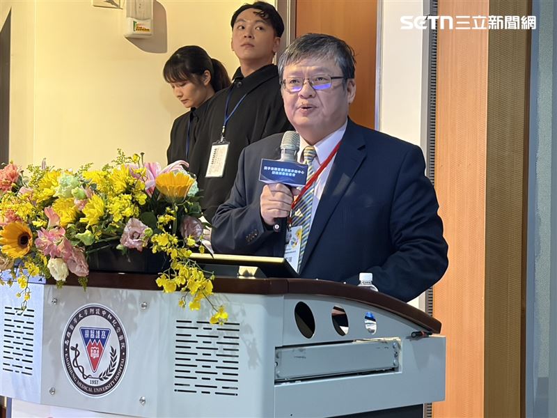 健保署副署長顏家瑞說，圍手術已成為提升醫療品質與效率的重要策略。（圖／記者簡浩正攝影）