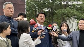 國民黨立委謝龍介出席民眾黨號召的凱道抗議。（圖／記者詹宜庭攝影）