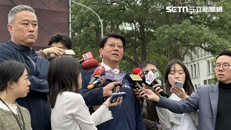 國民黨立委謝龍介出席民眾黨號召的凱道抗議。(圖/記者詹宜庭攝影)