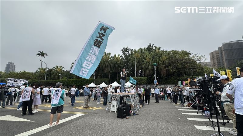 「司法正義野台開講」僅有零星支持者在台下喊口號。（圖／記者詹宜庭攝影）