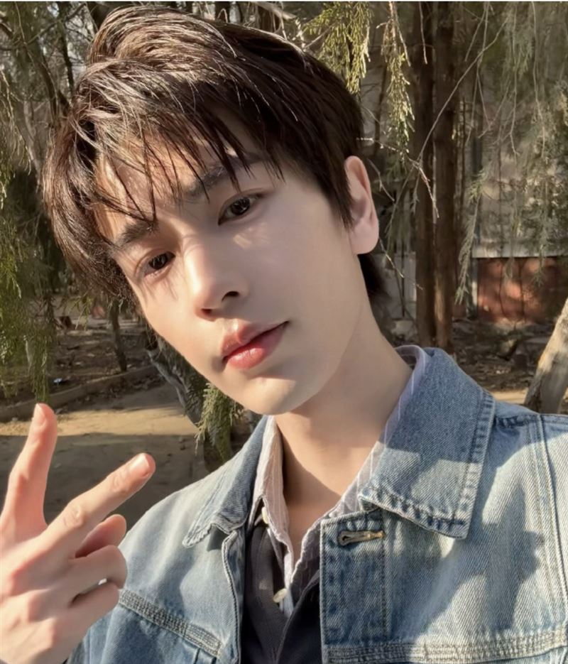 張凌赫因《逐玉》知名度再次飆升。（圖／翻攝自張凌赫微博）
