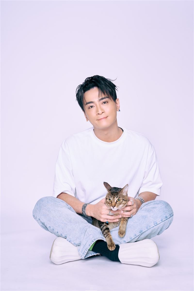 TORO（郭葦昀）將帶著「兒子」YTO投入公益活動。（圖／財團法人流浪動物之家基金會提供）