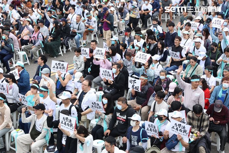 民眾黨創黨主席柯文哲因涉京華城案，一審遭判有期徒刑17年、褫奪公權6年，民眾黨今（29）日下午在凱道集會力挺。（圖／記者鄭孟晃攝影）