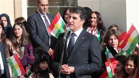 庫德斯坦總統內奇爾萬·巴爾扎尼在庫德斯坦國旗日當天，在一所小學參加了升旗儀式。 （圖／翻攝自維基百科）