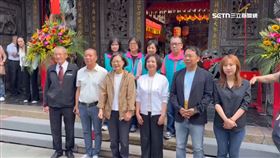 重回豐原租屋處　小英受老鄰居商圈攤商歡迎