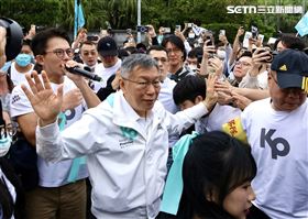 329凱道活動，柯文哲大進場與支持者打招呼。（圖／記者鄭孟晃攝影）