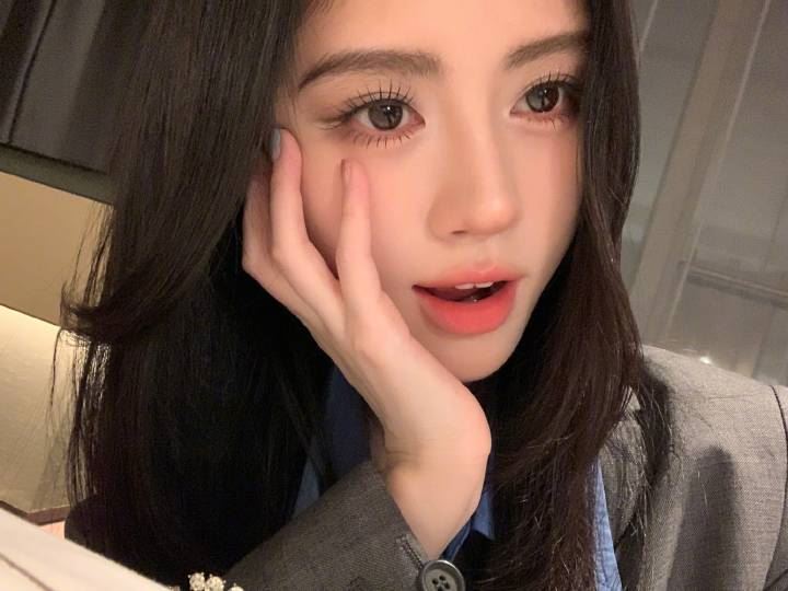 中國瘋傳一則震撼爆料，指某位頂流女星遭公司開出3億人民幣（約台幣13.9億元）的天價索賠，陸網懷疑名女星是鞠婧禕。（圖／翻攝自微博）