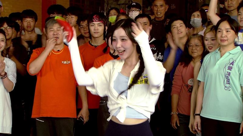 跳舞再擲筊大賽 金世星輸給台南阿珠媽