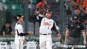 中職37年亞太棒球村成棒主球場首戰，統一獅三壘手林子豪敲出三壘安打。（圖／記者劉彥池攝影）