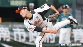 中職37年亞太棒球村成棒主球場首戰，統一獅第3任投手鍾允華。（圖／記者劉彥池攝影）