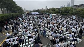 民眾黨創黨主席柯文哲因涉京華城案，一審遭判有期徒刑17年、褫奪公權6年，民眾黨今（29）日下午在凱道集會力挺。（圖／記者鄭孟晃攝影）