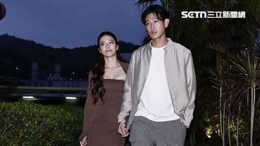 宋芸樺罕放閃！十指緊扣圈外男友現身婚禮
