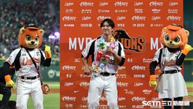 中職37年亞太棒球村成棒主球場首戰，統一獅指定打擊蘇智傑獲選單場MVP。（圖／記者劉彥池攝影）
