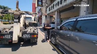 獨／看得到追不到！車遭拖狂追：等一下啦