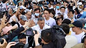 329凱道活動，柯文哲大進場與支持者打招呼。（圖／記者鄭孟晃攝影）