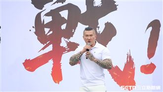 館長粗口朝總統府嗆聲！但賴在台南看球賽