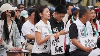 不是清清白白？小草女神挺柯脫口1句網嚇