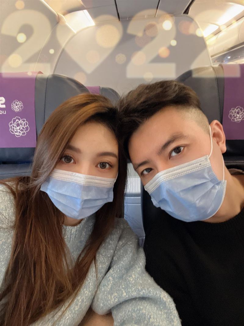 吳亞馨2022年與圈外男友登記結婚。(圖/翻攝自吳亞馨臉書)