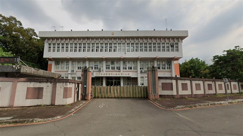 獨/保二隊員垂降練習出意外 5F掉到2F