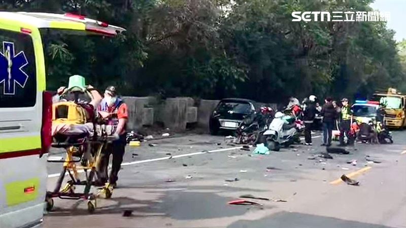新/逆向狠撞…如鐮刀「削3人落地」1OHCA