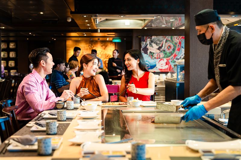 雲頂夢號海馬日本料理於用餐時間總是滿滿人潮。(圖/麗星夢提供)
