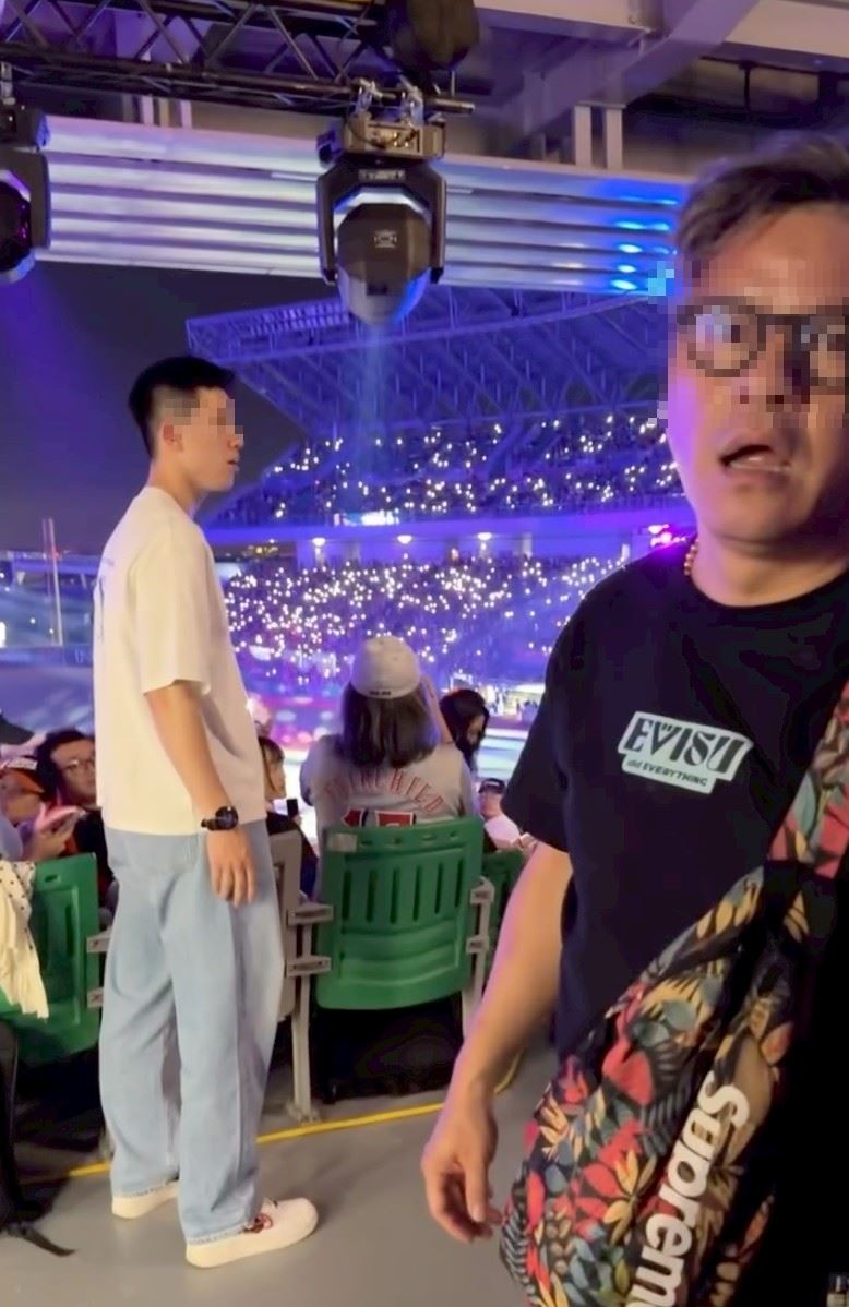 蔣男攻擊工讀生後，還上前不斷辱罵。（圖／翻攝自Threads @huhu_artnhandmade）