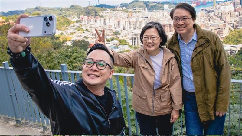 陪小英爬山「39會喘」童子瑋聲量暴增400%