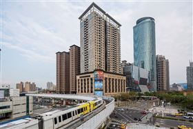 江翠重劃區擁多重題材，且緊鄰板橋市中心，生活機能完整。位處交通樞紐核心，不論南來北往皆能大幅縮短跨區時程。(圖/日安PARK提供)