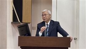 央行總裁楊金龍今日赴立院財委會備詢，面對多位立委就油價、通膨、匯率與房市的輪番砲轟，楊金龍首度表態若通膨持續升溫升息列為備案，並公開預估近期油價將在95至110美元高位震盪，同時對立委提出設立「物價平準基金」的構想表示認同。（圖／記者師瑞德攝影）