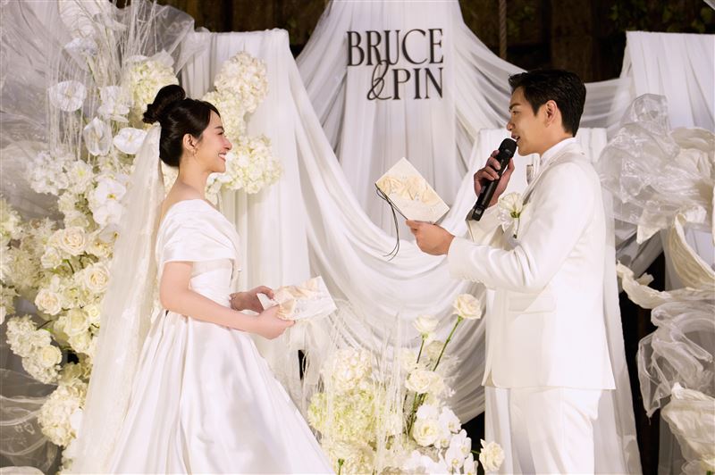 禾浩辰和吳品潔交換誓詞時雙雙感動落淚。（圖／快樂成長娛樂提供）