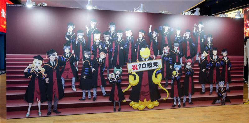 「10週年大合照」大型打卡牆。（圖／信賴互動提供）