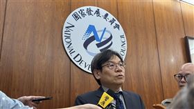 國發會啟動上限 2,500億美元「國家融保機制」，首期募資12.5億美元，由國發基金出資8億帶頭。提供三級彈性參與方案，僅需繳1/5簽約金，風險權數20%，預計 6月底正式簽約啟動，支援台灣產業布局全球。（圖／記者師瑞德攝影）