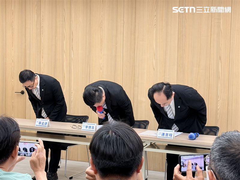 儲備經理亞太棒球場掌摑工讀生，幸福家不動產30日率領高層鞠躬道歉。（圖／記者林昱孜攝影）