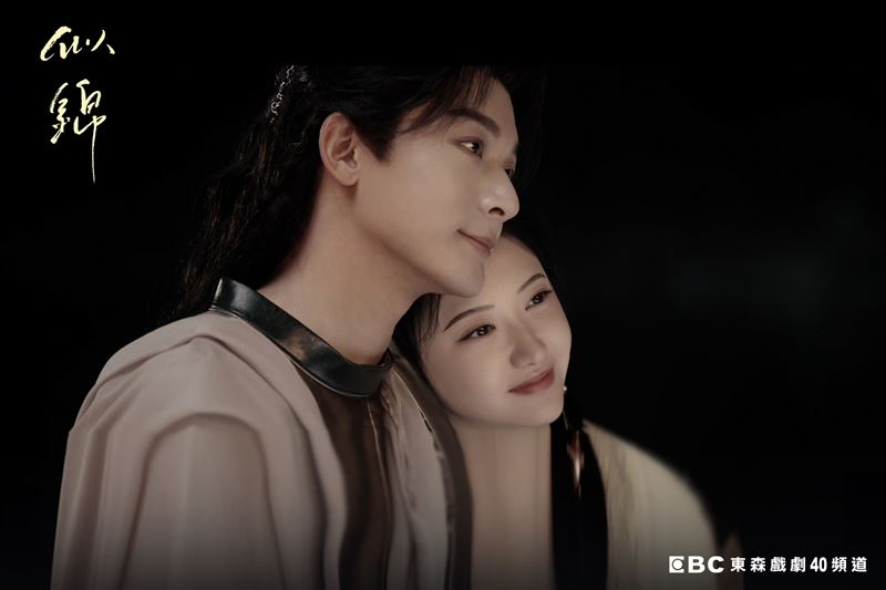 張晚意（左）首次與景甜（右）合作化身「護妻狂魔」，兩人絕佳默契和演技讓劇迷大讚是「天選CP」。（圖／東森提供）