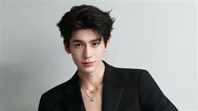 張凌赫畢業於南京師範大學電機相關科系，非科班出身，卻以少女大人踏入演藝圈。（圖／翻攝自張凌赫IG）