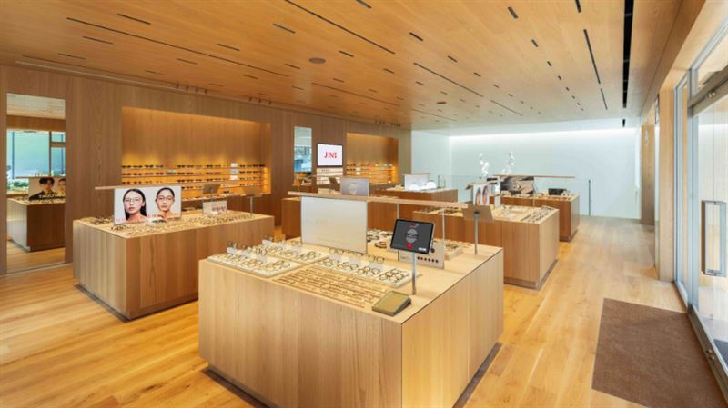 網友發現,在日本購買JINS的極薄鏡片,價格比在台灣買便宜1萬2000多元。(圖/翻攝自JINS官網)